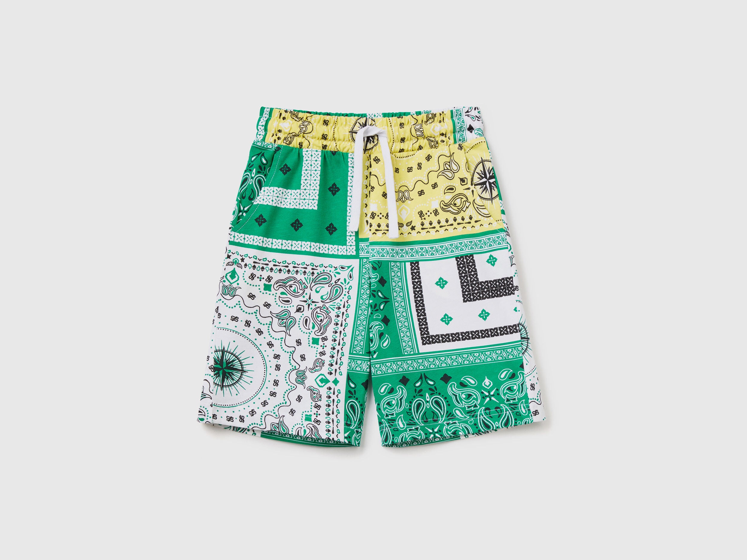 Bermudas With Bandana Print