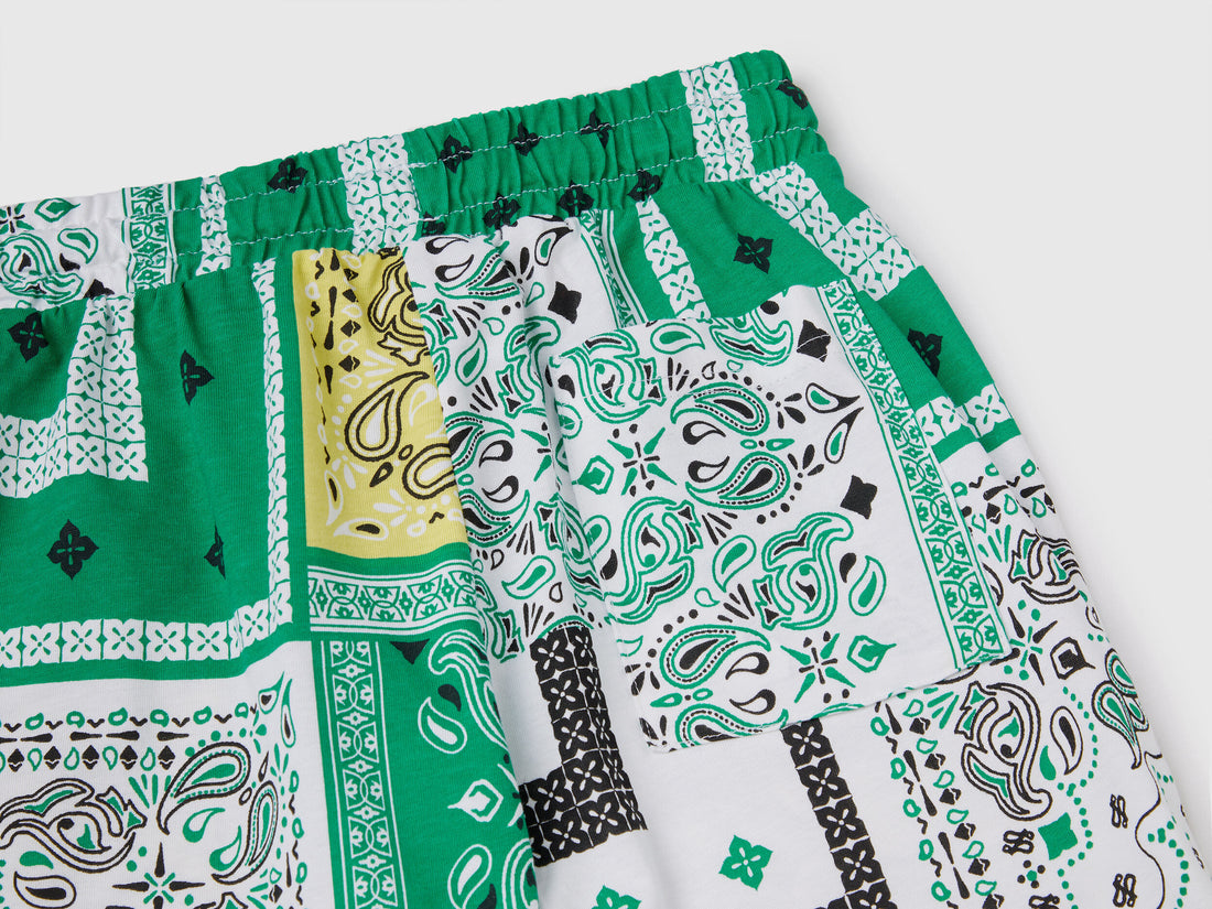 Bermudas With Bandana Print