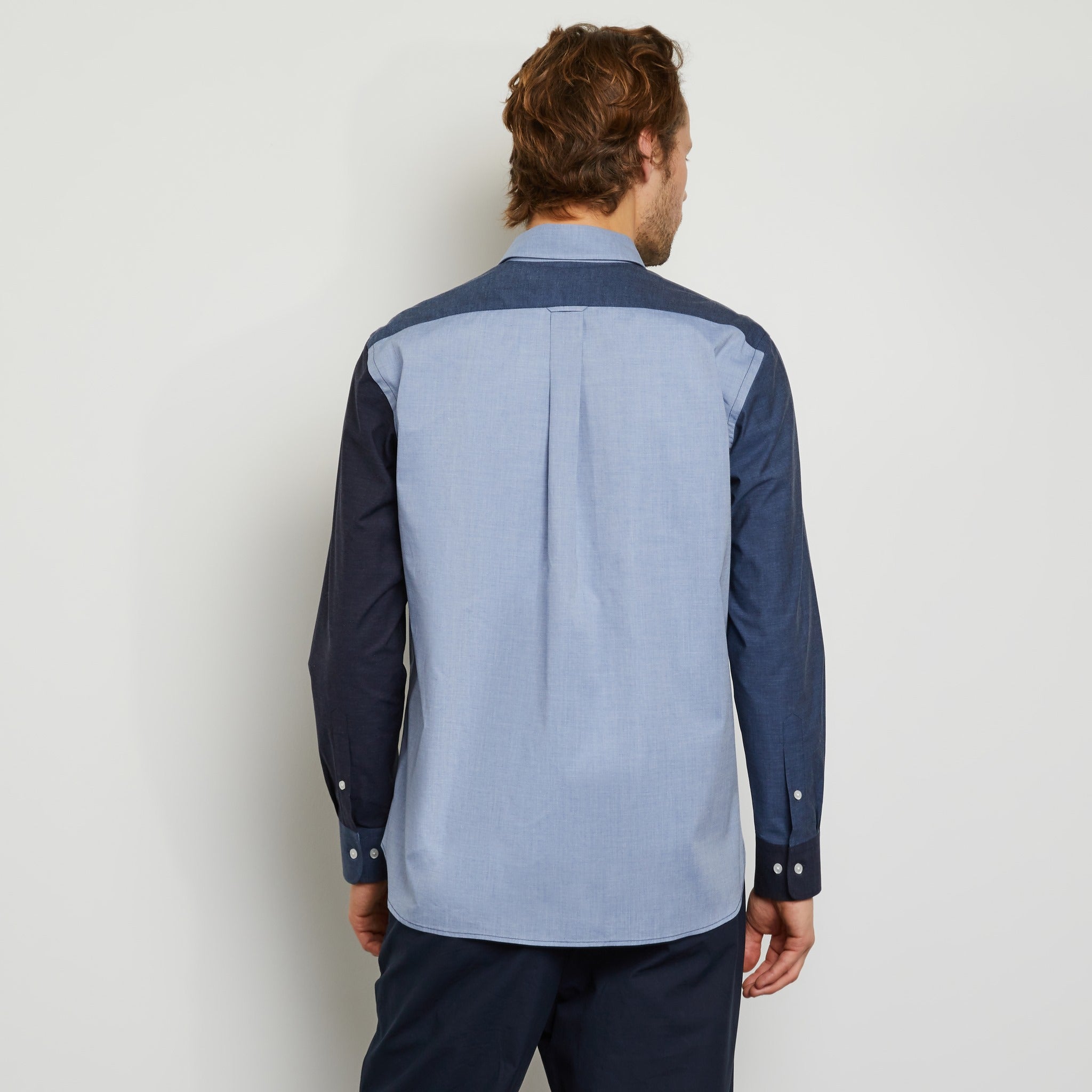 blue-cut-and-stitched-colour-block-shirt_e23checl0010_blf_03