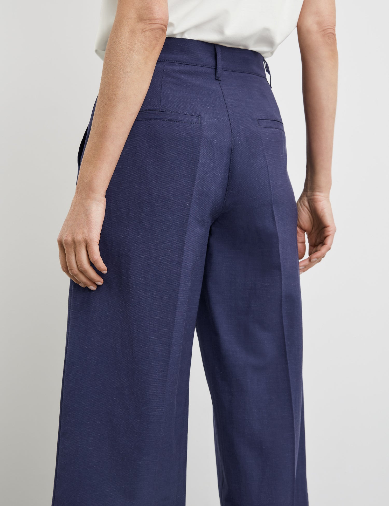 Chic Culottes With A Tie-Around Belt