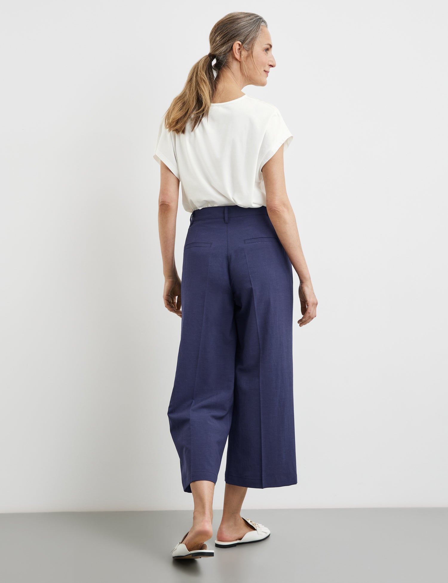 Chic Culottes With A Tie-Around Belt