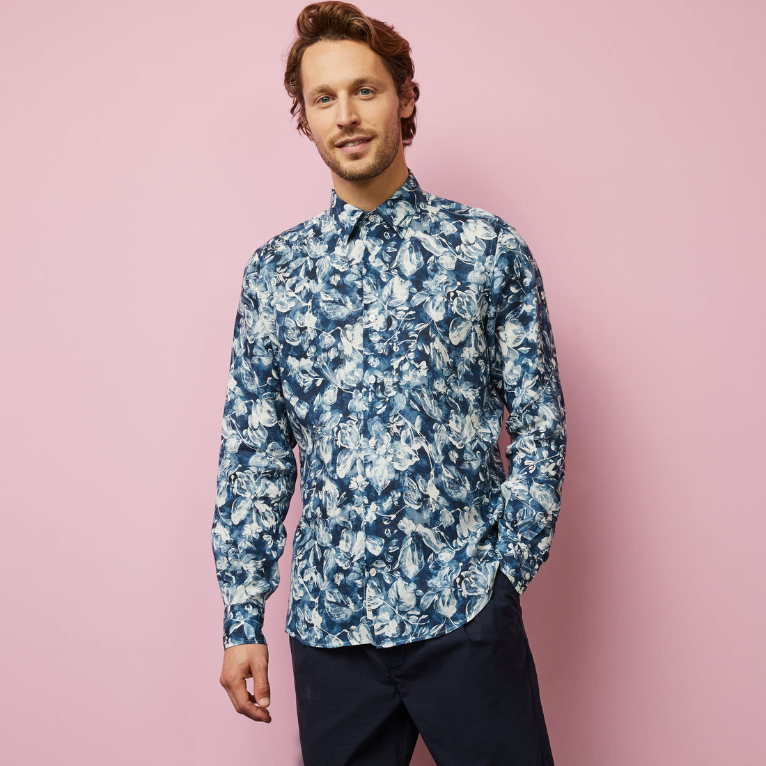 dark-blue-linen-shirt-with-a-floral-print_e23checl0049_blf3_02