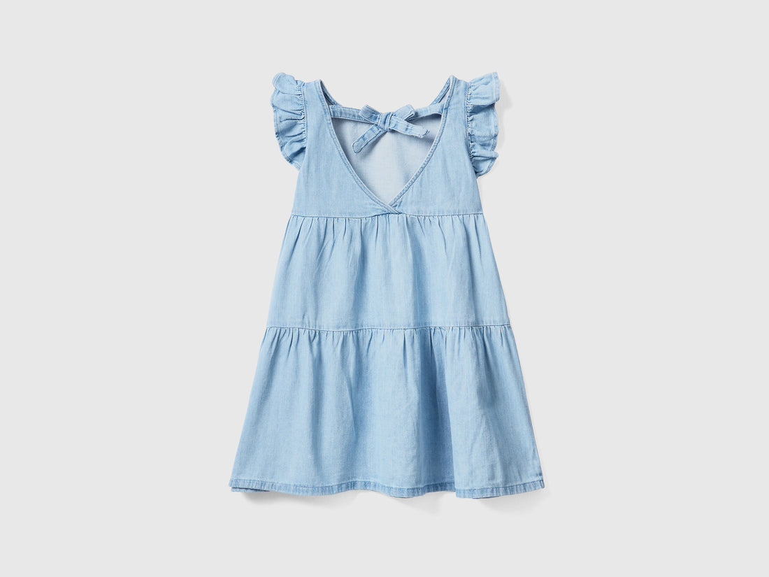 Dress With Ruffles And Frills - 02