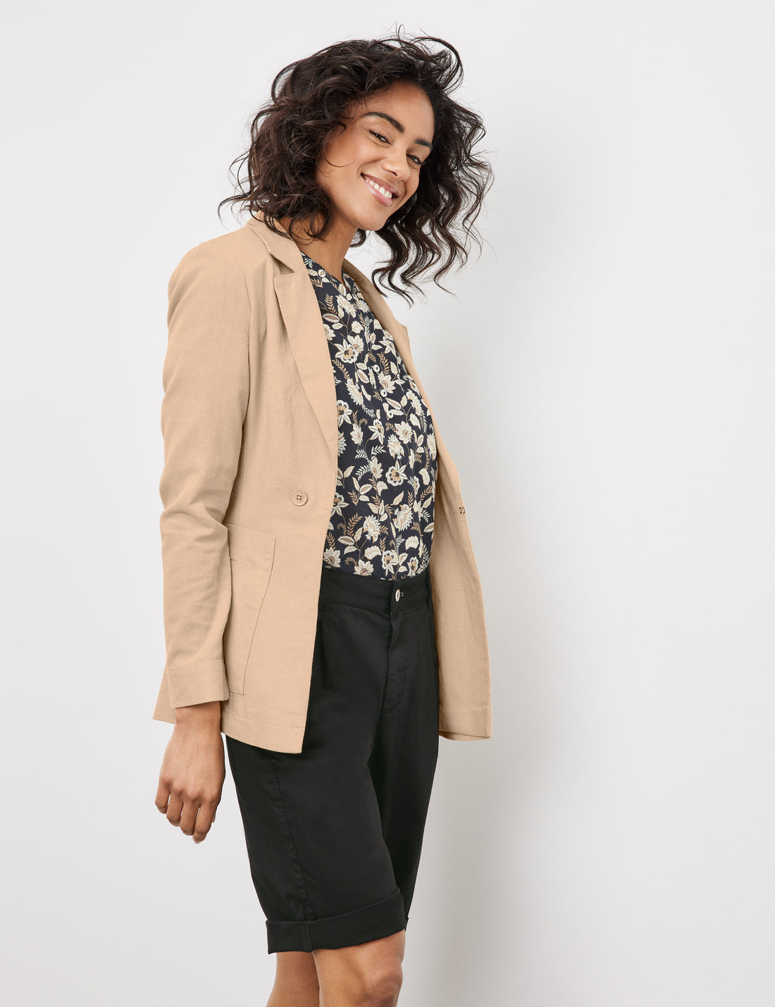 Fitted Blazer In A Linen Blend