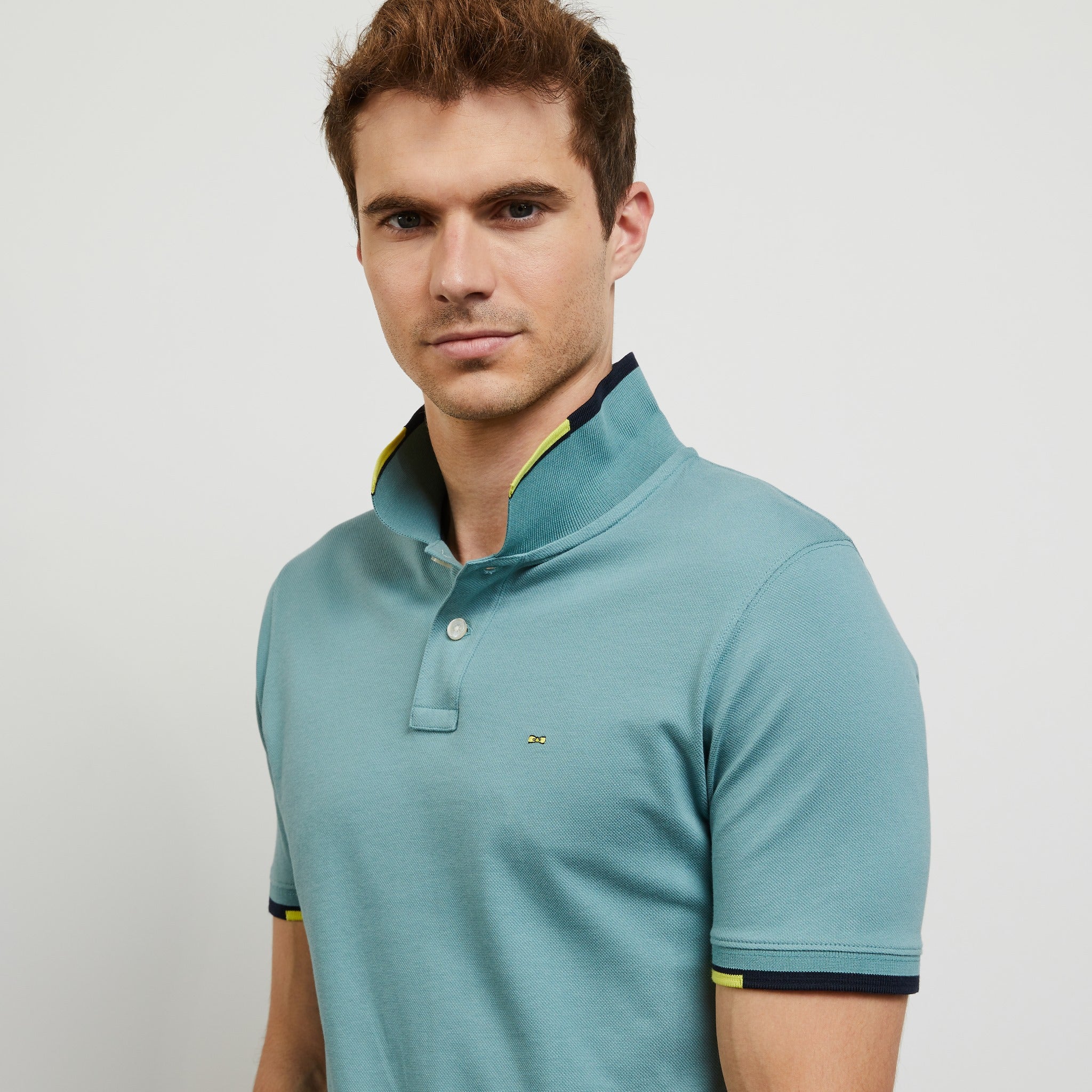 green-polo-with-bicolour-trims_e23maipc0011_vem18_04