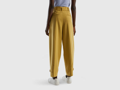 High-Waisted Trousers With Belt - 03