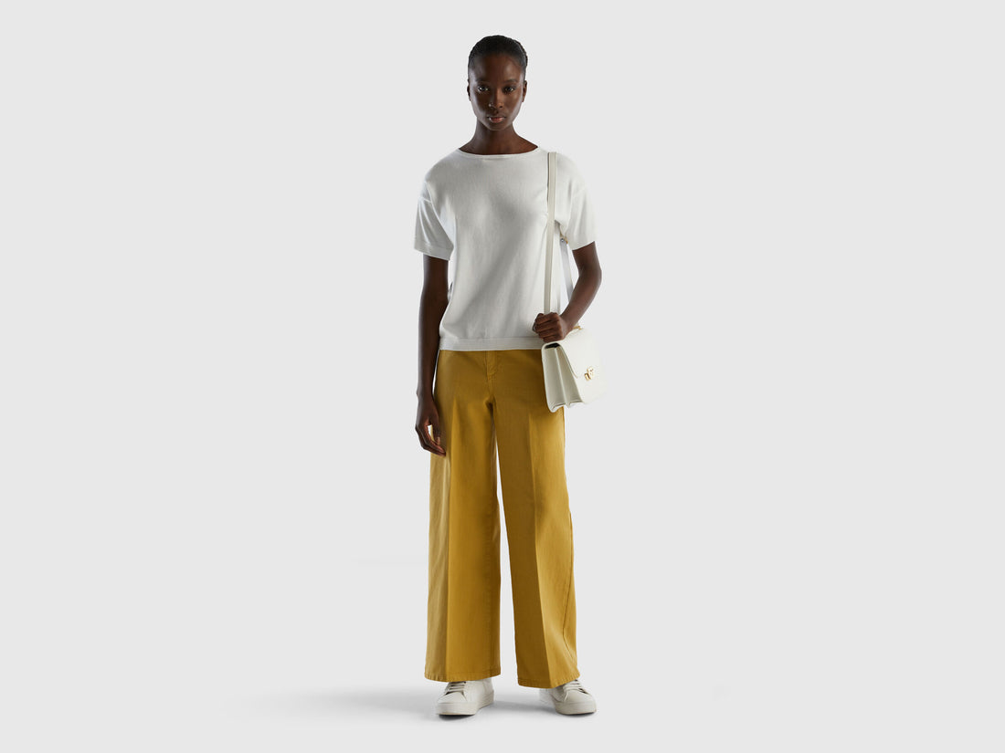 High-Waisted Trousers With Wide Leg - 01