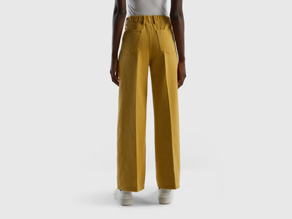 High-Waisted Trousers With Wide Leg - 03
