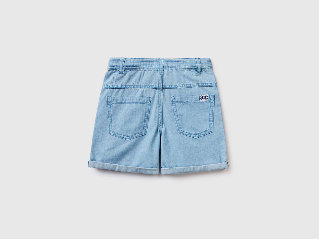 Lightweight Bermudas In Chambray