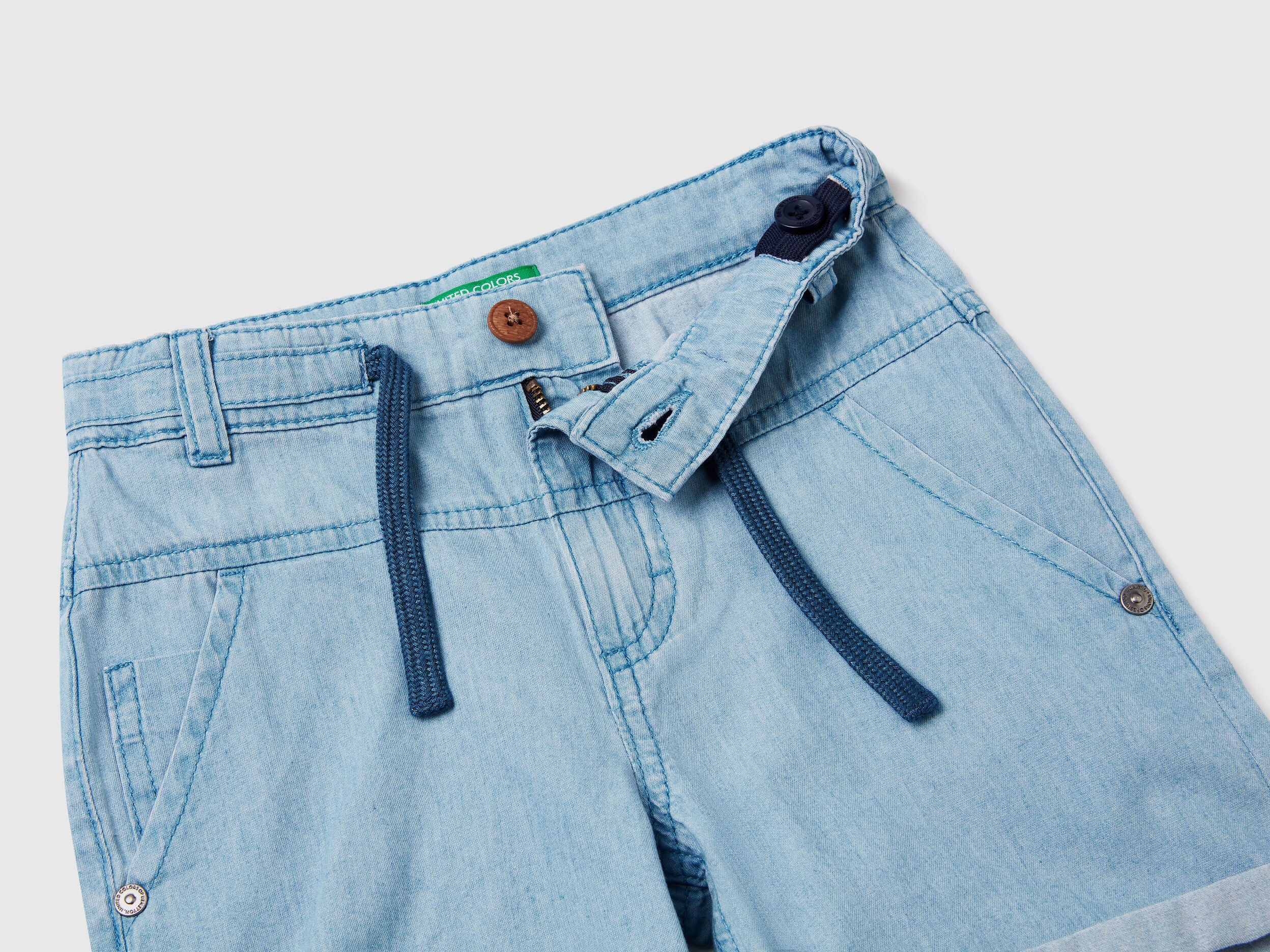 Lightweight Bermudas In Chambray