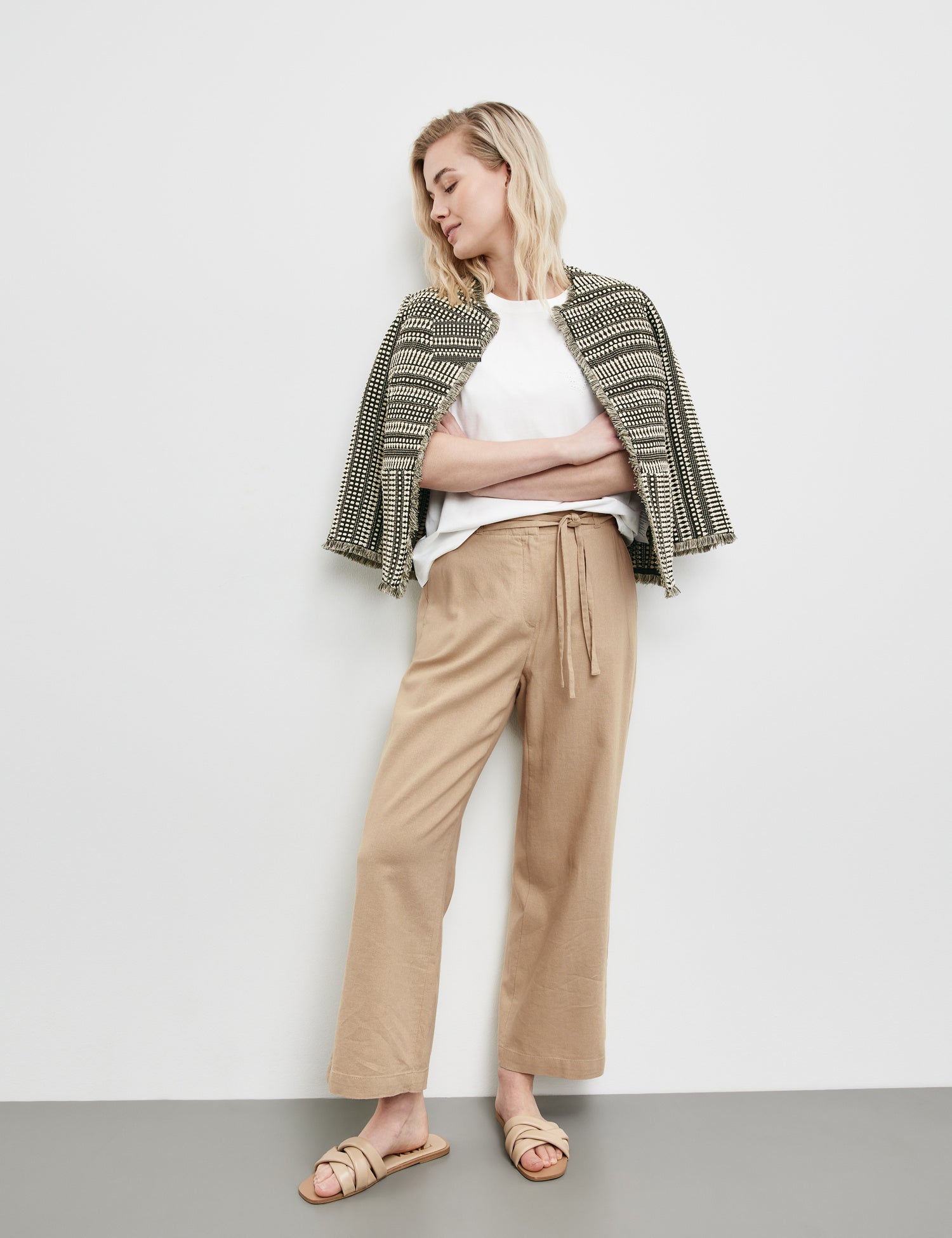 Linen Blend Trousers With A 3/4-Length, Wide Leg