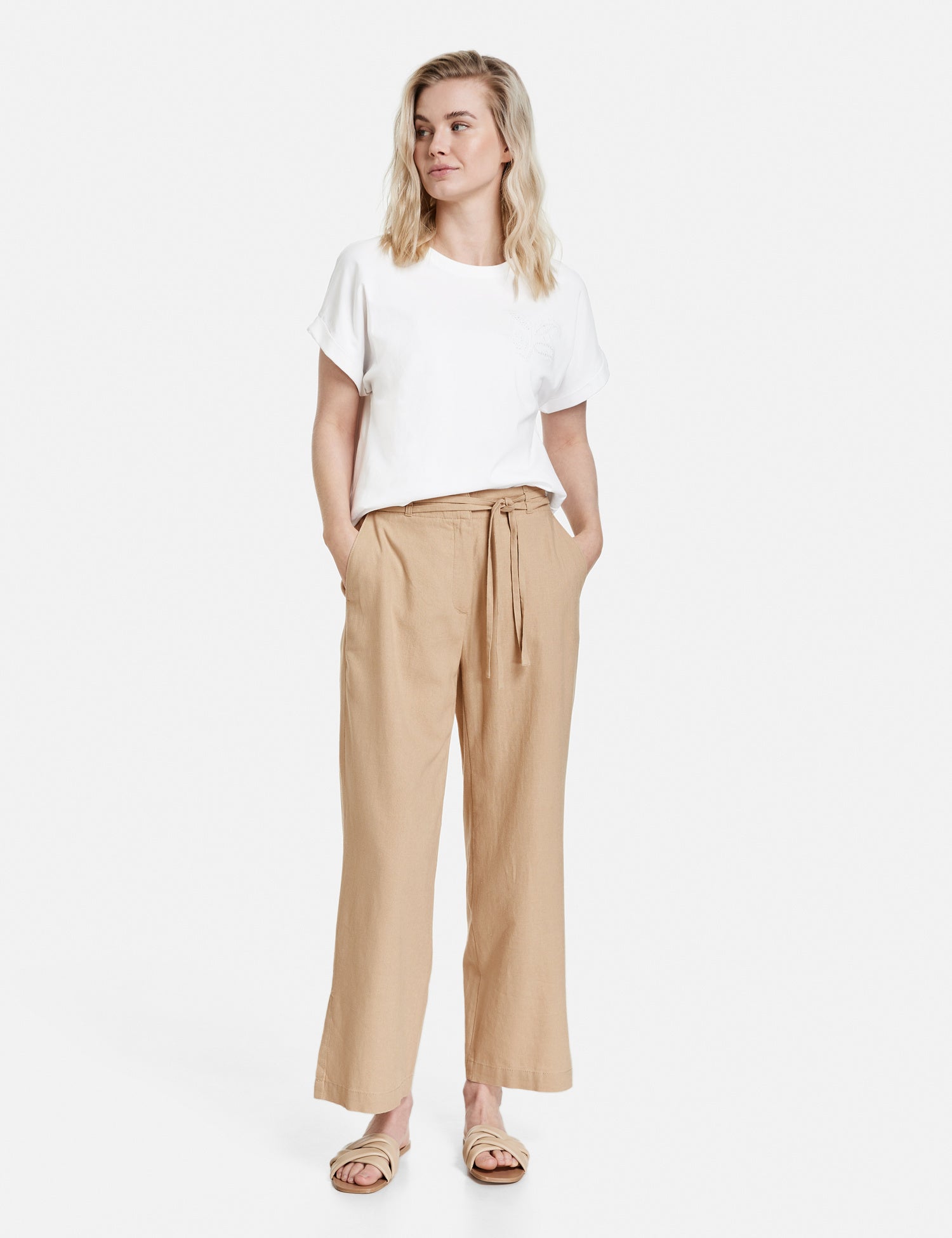 Linen Blend Trousers With A 3/4-Length, Wide Leg