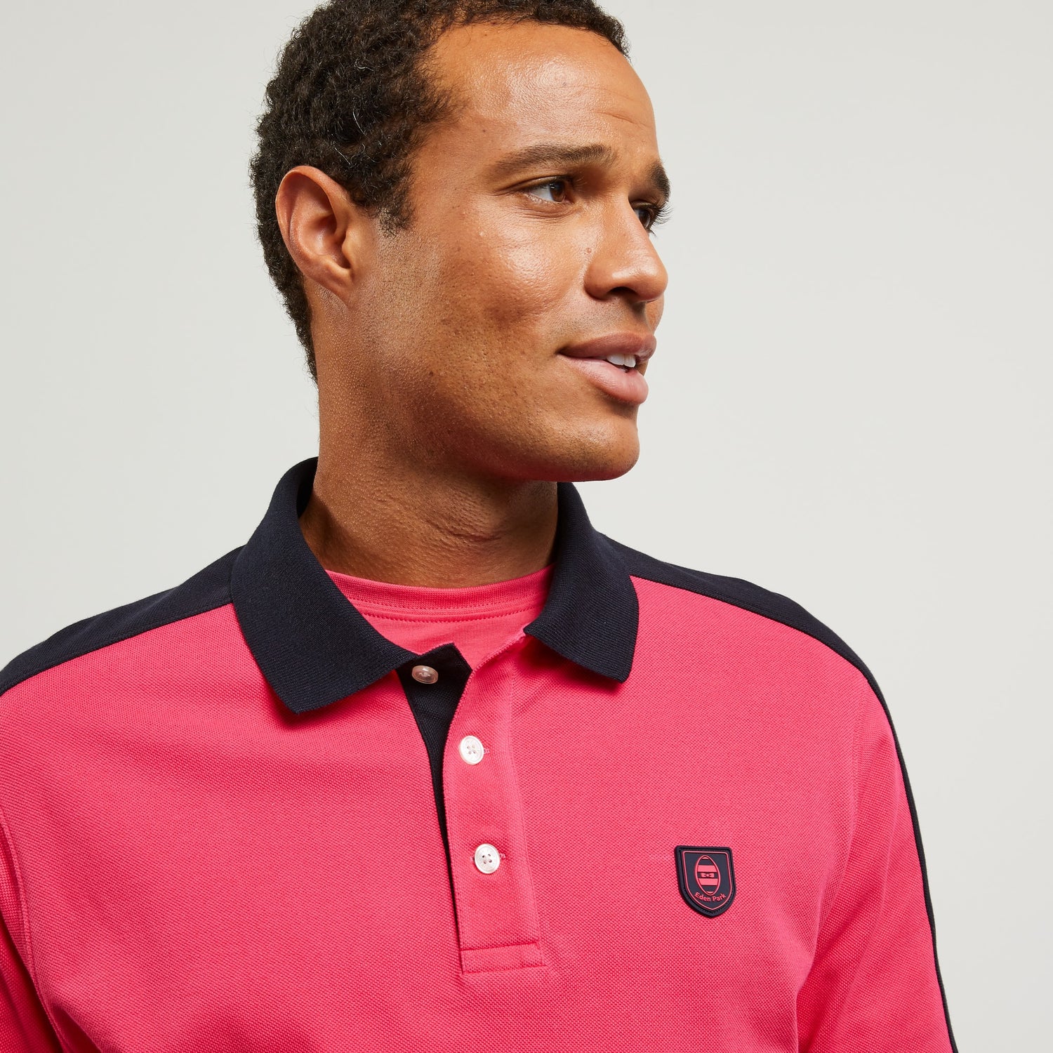 pink-colour-block-polo-with-crest-logo_e23maipc0023_rom8_04