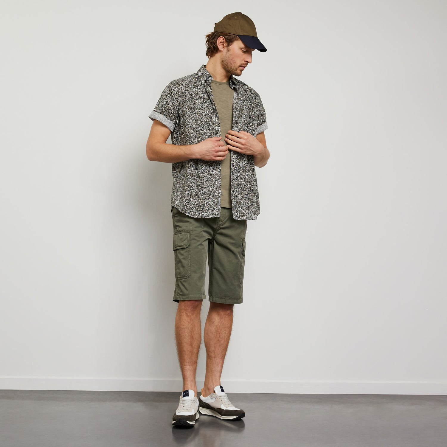 Plain Khaki Cargo Bermudas - 01