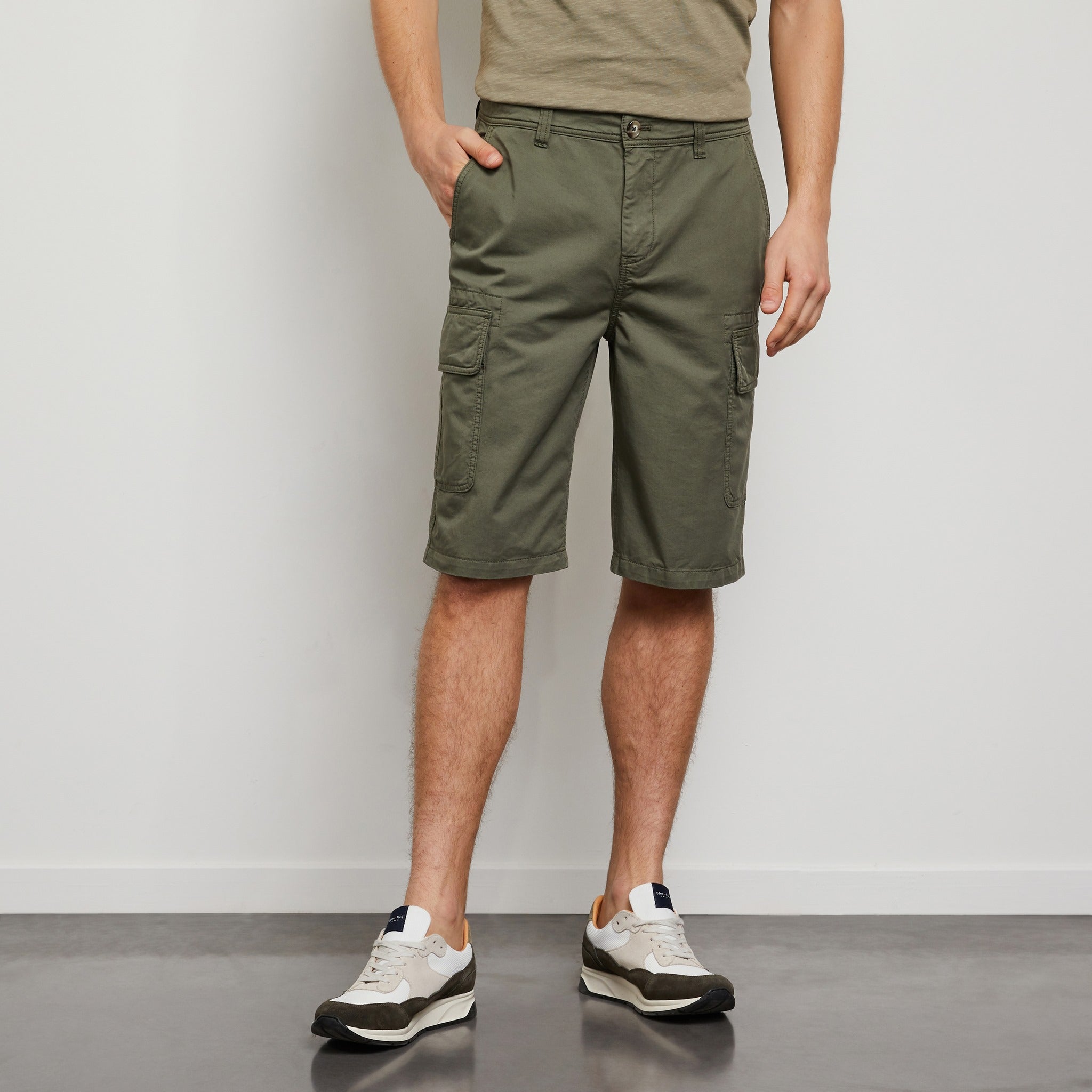 Plain Khaki Cargo Bermudas - 02