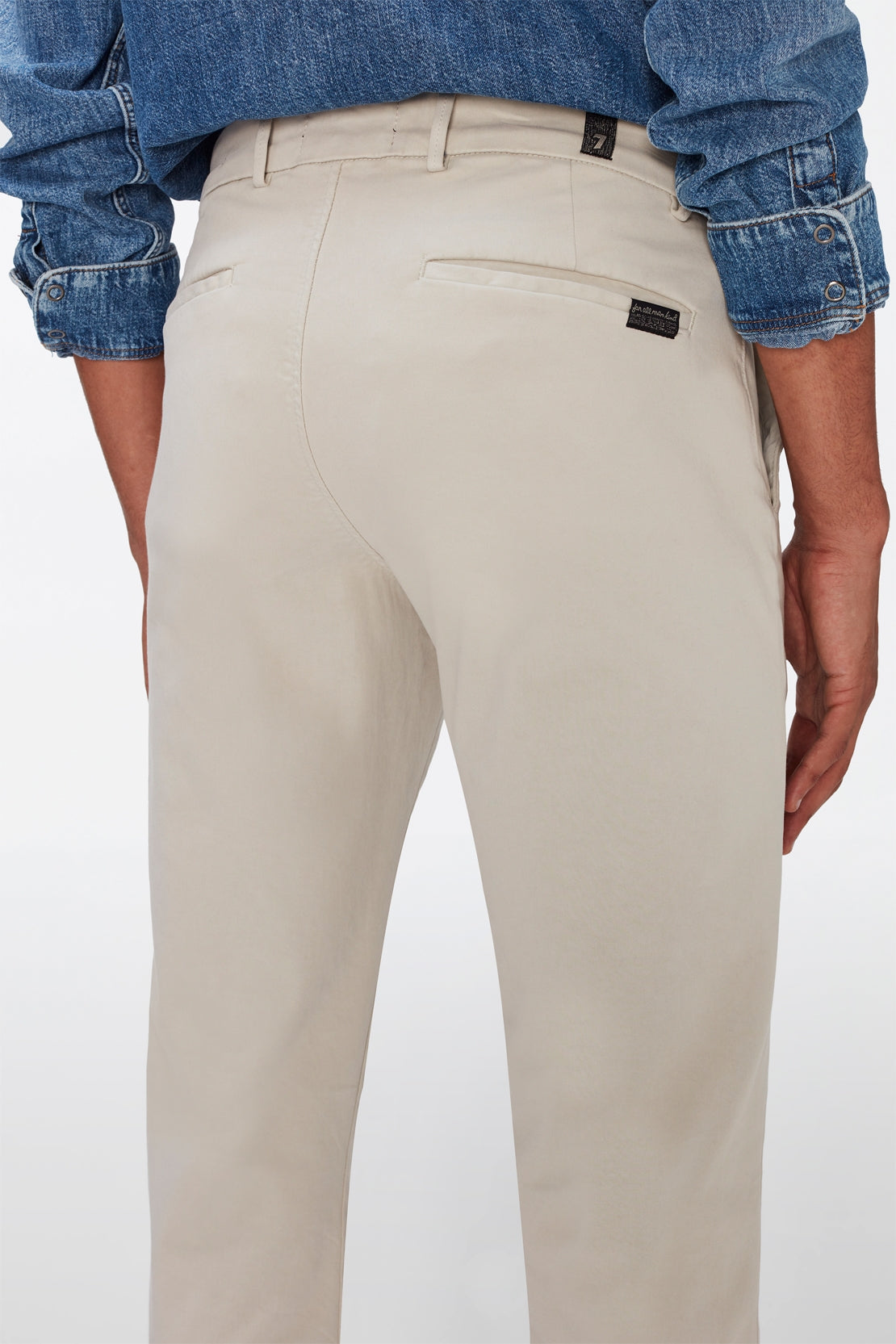 Slimmy Chino Tap. Luxe Performance Sateen Stone