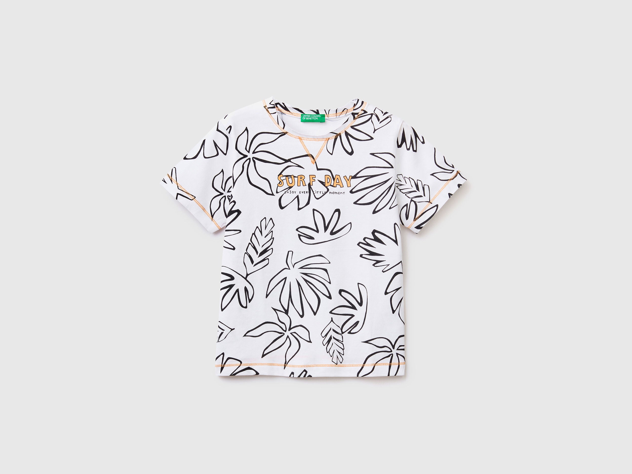 T-Shirt With Exotic Print